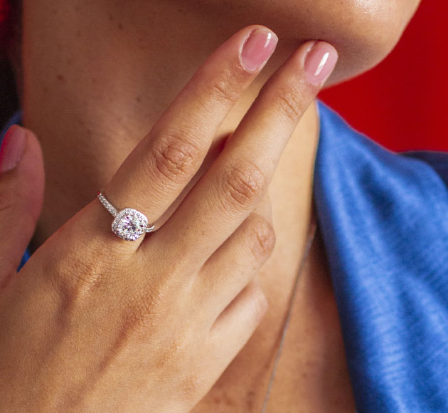 18K White Gold Halo Ring with 1.5ct White Diamonds - Elegant Cushion Square Shape