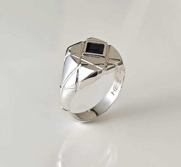 The "Katana Cut" Silver Signet Ring with 0.80ct Black Sapphire