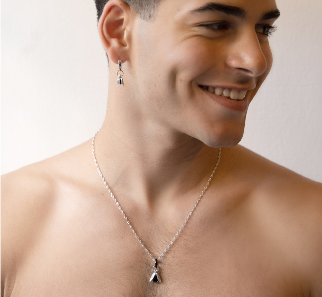 Black hoop fly necklace