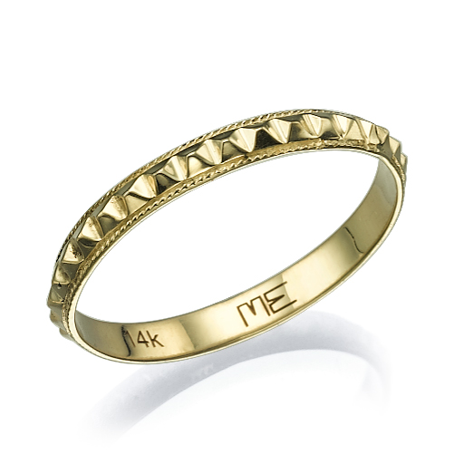 Delicate Pyramid Wedding Band